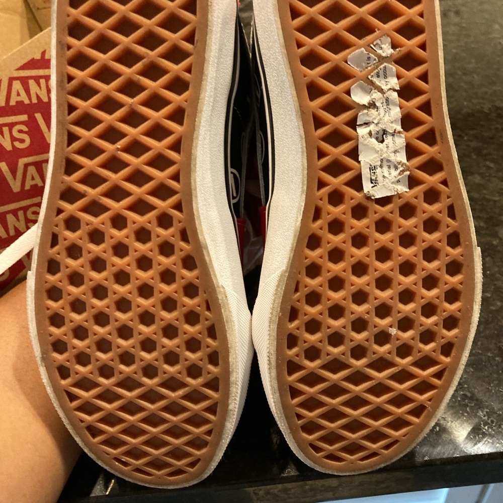 VANS - Picture 3 of 7